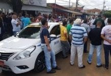 Taxistas protestam contra liminar que exige fiscalização de ‘táxi compartilhado’ em Porto Velho
