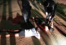 PM de folga apreende casal que escondeu arma ao lado de igreja