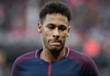 Pai de Neymar e conselheira ‘vestem’ camisa do Palmeiras em craque
