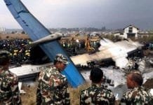 Avião cai no Nepal e deixa ao menos 38 mortos