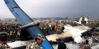 Avião cai no Nepal e deixa ao menos 38 mortos