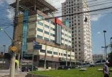 Revoltados, torcedores do Palmeiras depredam sede da Federação Paulista