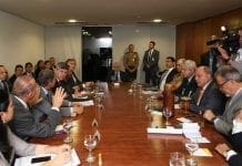 Temer participa de reunião do gabinete de crise em Brasília