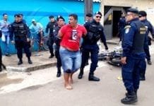 Suspeito em fuga alucinada se envolve em grave acidente