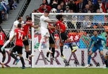 Do banco, Salah vê Egito perder para o Uruguai em estreia