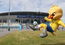 Seleção brasileira já está no Estádio de São Petersburgo; jogo é às 9h