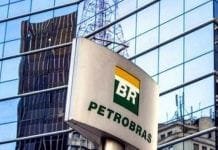 Após semana com preço estável, Petrobras volta a baixar gasolina