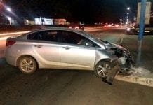Condutora de moto foge após acidente que deixou passageira ferida