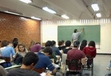 Brasil tem dificuldade de atrair jovens para a carreira de professor