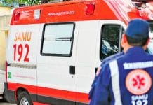 Colisão frontal entre motocicletas deixa três feridos na zona leste