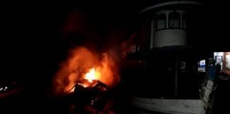 Três pessoas ficam feridas durante explosão em embarcação