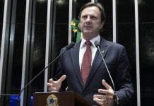 Senador Acir Gurgacz deixa sede da PF em Foz do Iguaçu para ser levado a Brasília