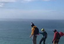 Paraquedas não abre, e turista alemão morre ao saltar de penhasco em Portugal