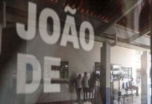 Dependência econômica e fé se misturam em Abadiânia, em Goiás