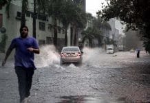 Bombeiros buscam homem desaparecido após forte chuva em São Paulo