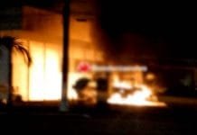 Motorista incendeia transportadora e caminhão após ser demitido