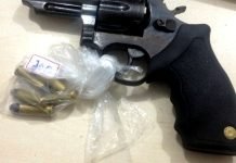 NA SUL: Dupla é presa com revólver após tentar matar rival na frente de casa noturna