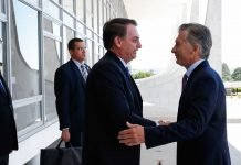 Bolsonaro e Macri assinam acordo para agilizar extradições