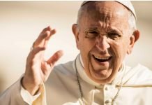 Papa alerta para ‘desinformação e distorção de fatos’ na web