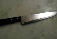 Adolescente de 13 anos ataca madrasta a facadas dentro de banheiro