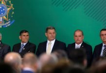 Interino, general Floriano Peixoto vira o 8º militar no ministério