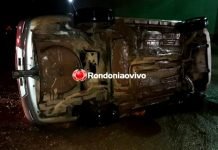 CAPOTAMENTO: Motorista foge após bater em carro parado e causar grave acidente