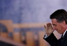 Bolsonaro cede em idade para mulheres