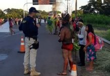 Índios protestam, no Paraná, contra municipalização de saúde