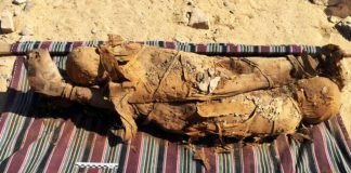 Arqueólogos descobrem tumba com mais de 30 múmias no Egito