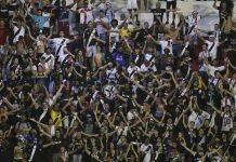 Torcedores do Vasco pedem saída do presidente Alexandre Campello