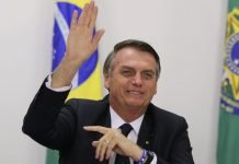 Bolsonaro se encontra com Bush e recebe homenagem