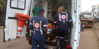 Cliente de bar leva facada na barriga enquanto bebia com amigos na zona Leste