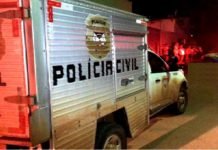 Mãe encontra filha com necessidades especiais morta em cima de cama