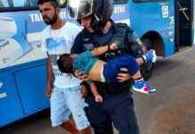 Menino de 2 anos tem parada cardíaca em ônibus e é salvo pela PM