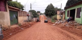 Rua Aguida Muniz começa a ser preparada para receber a camada asfáltica