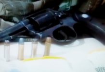 Bando suspeito de assaltos é preso com cinco veículos roubados e arma