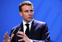 Presidente da França se esforça para manter acordo nuclear de pé
