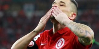 D’Alessandro comemora 11 anos de Inter e garante: ‘Continuo com fome’