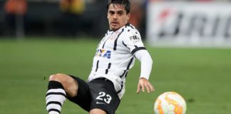 Fagner se mostra como solução para o ataque do Corinthians