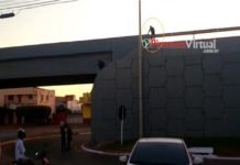 Homem ameaça se jogar de viaduto em Pimenta Bueno