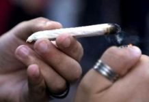 Criança passa mal após engolir cigarro de maconha do pai