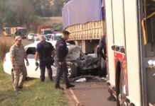 Antes de jogar carro em caminhão, ex manda filho gravar despedida