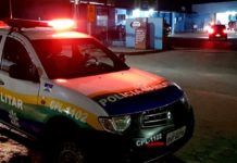 Agente penitenciário é surrado por cinco homens em conveniência