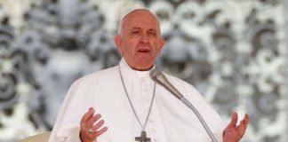 Papa diz que diálogo é a solução para a crise no Chile