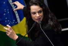 Trocar de partido é só trocar de problema, diz Janaina sobre Bolsonaro