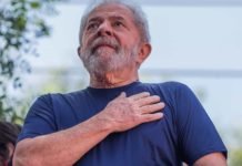 “Bolsonaro está dando autorização para vender Brasil”, dispara Lula