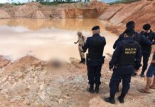 Mãe de menino encontrado morto em lago foi enterrada nas proximidades