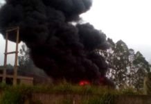 Limpeza em pátio de empresa termina com pneus queimados, mobilizando Bombeiros e Polícia Ambiental