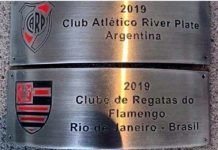 Flamengo reclama de ‘plaquinha do título’ da Libertadores desatualizada e Conmebol atualiza