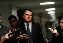 Bolsonaro nega troca de ministros da Educação, Casa Civil e Turismo